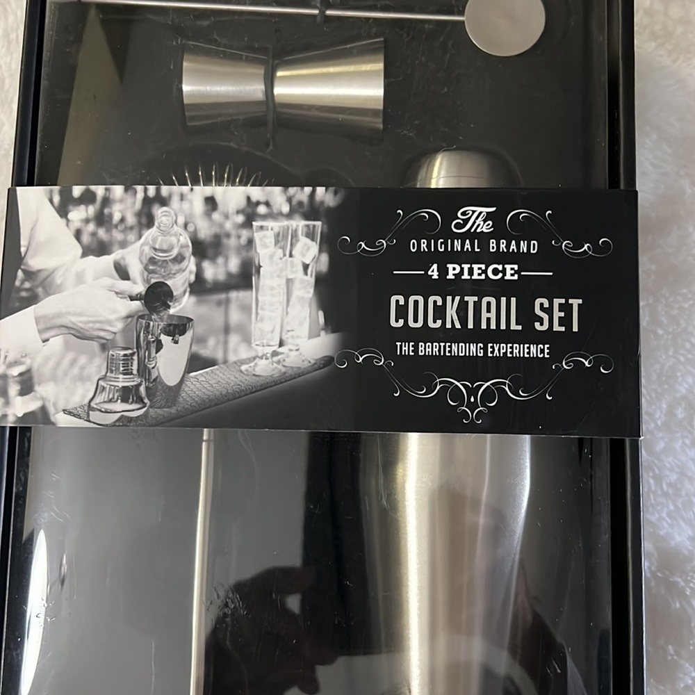 The Original Brand 4 Piece COCKTAIL SET - NEW - Picture 1 of 5